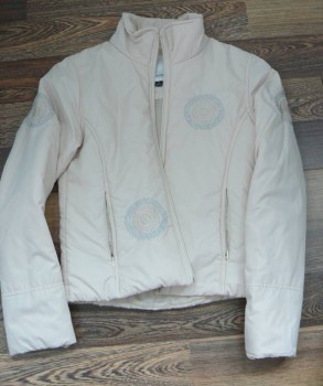 Куртка молочная р.42 на тонком синтепоне -350р