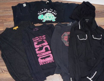 Пакет вещей р.42 б/у(8шт) 1.Свитер (теплый)вязанный ( не колючий) 2.Футболка с длинным рукавом -2шт 3.Блузка-рубашка 4.Майка-Борцовка 5.Футболка -2шт 6.Бриджи-шаровары -350р