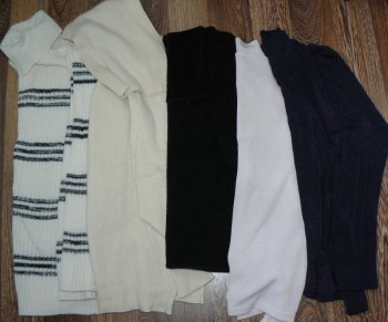 Даром к покупке!<br />Пакет одежды р.44(5вещей) 1.Свитер -3шт (белый-теплый, черный-велюровый, но есть катышки) 2.Водолазка -2шт (белая есть пятнышко)