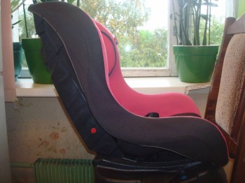 Кресло имеет 2 положения спинки.( сидя и небольшой наклон)<br />1500 руб