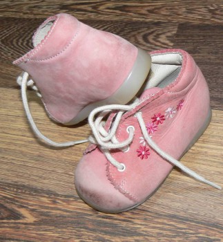 Ботиночки р.19 б/у на первые шаги-200р