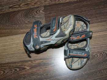 Сандали на липучках р.26 -200р